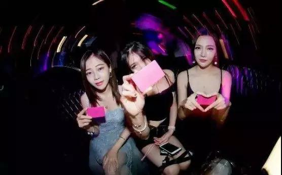 新手小白,如何在电音节搭讪?第1张